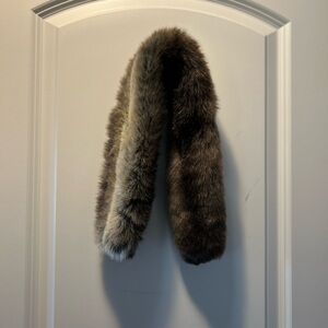 Women’s OS Faux Fur Magnetic Snap Collar